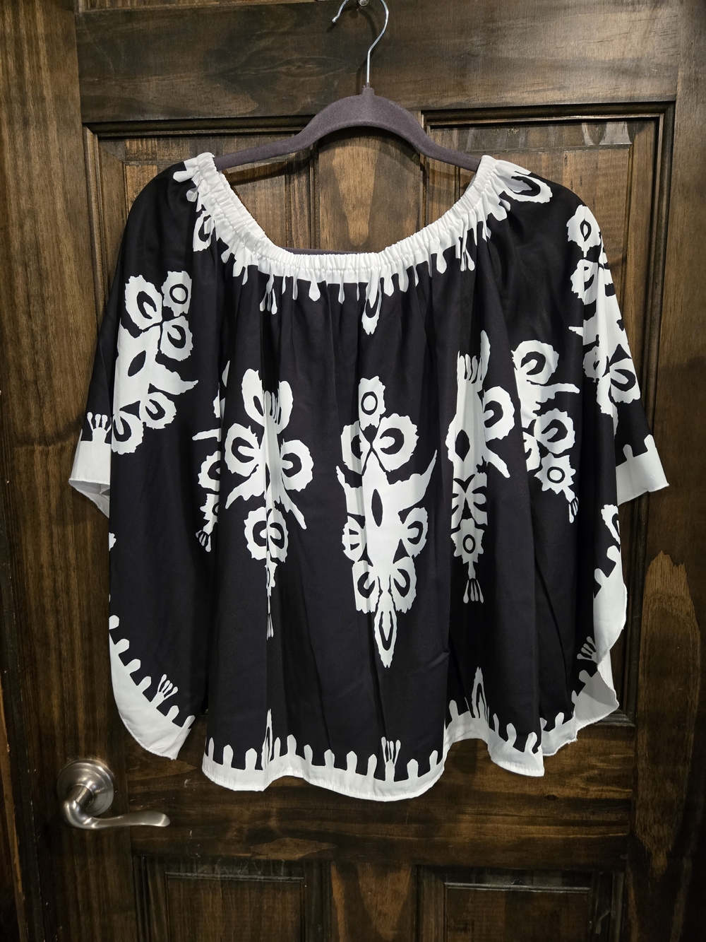 Women’s Black & White Off-Shoulder Peasant Top NWOT